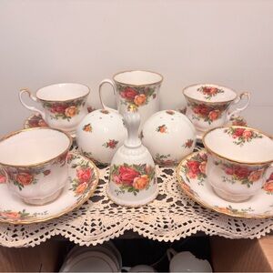 Vintage Royal Albert Country Roses (12 Piece Set) English Bone China.